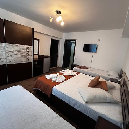 Elegance Hotel คอสติเนช ภายนอก รูปภาพ